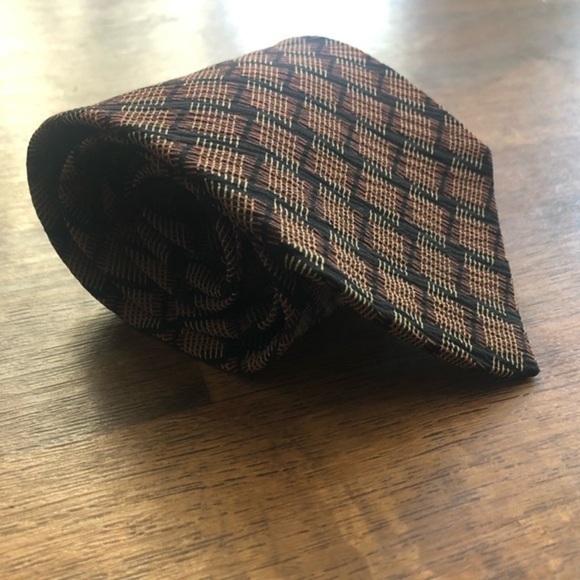 Giorgio Armani Classic Textured Silk Tie - Picture 3 of 8